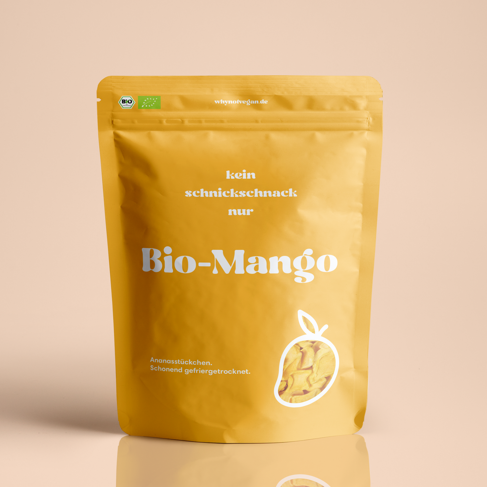 Gefriergetrocknete Bio-Mango-Stückchen – 100 % Mango ohne Zusätze Knusprige, leuchtend gelbe Mango-Stücke aus kontrolliert biologischem Anbau. Frei von Zuckerzusatz, Konservierungsstoffen und Zusatzstoffen. Durch schonende Gefriertrocknung bleiben Geschmack, Farbe und wertvolle Nährstoffe optimal erhalten. Vegan, glutenfrei und ungeschwefelt – ideal als natürlicher Snack oder zum Verfeinern von Müsli, Joghurt und Desserts.